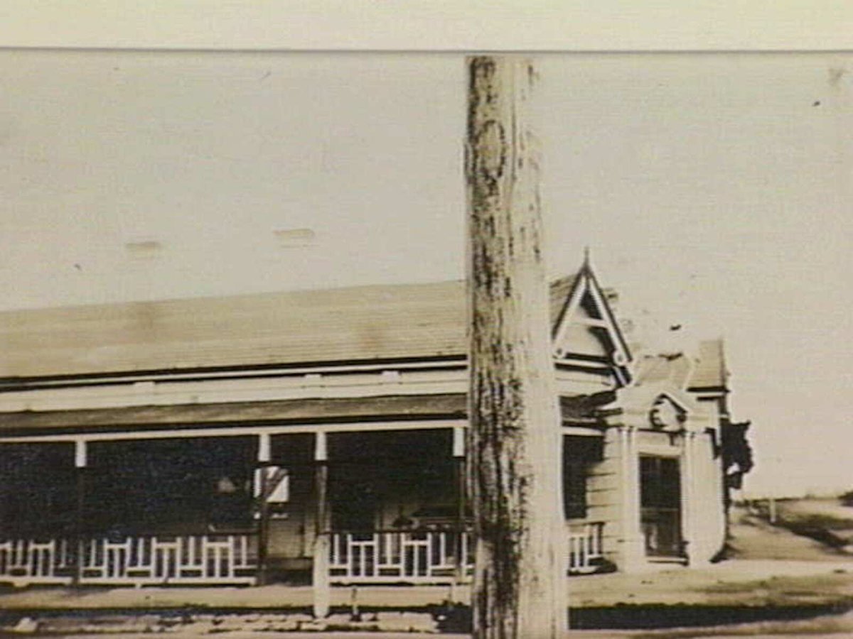 Whitehorse Inn, Box Hill (1930–33)