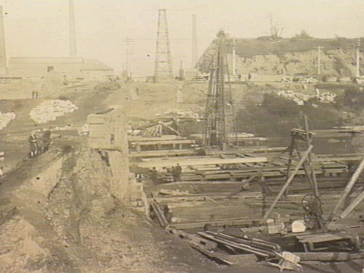 Construction site of the Chapel Street Bridge, Prahran (1922)