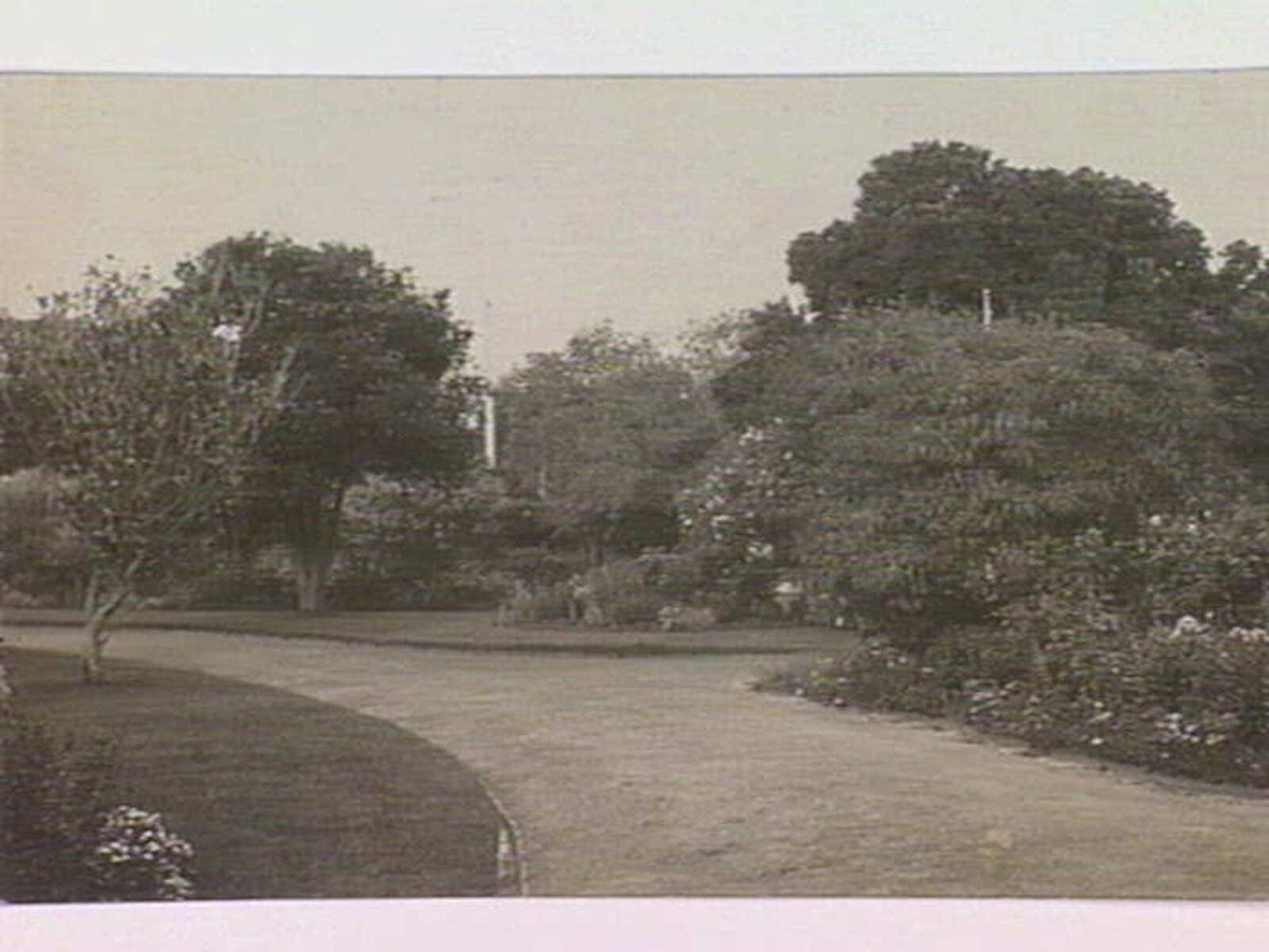 Ardoch, home of Mr. Frank Tate, Director of the Education Dept. Dandenong Road, East St. Kilda, St Kilda East (1910–20)