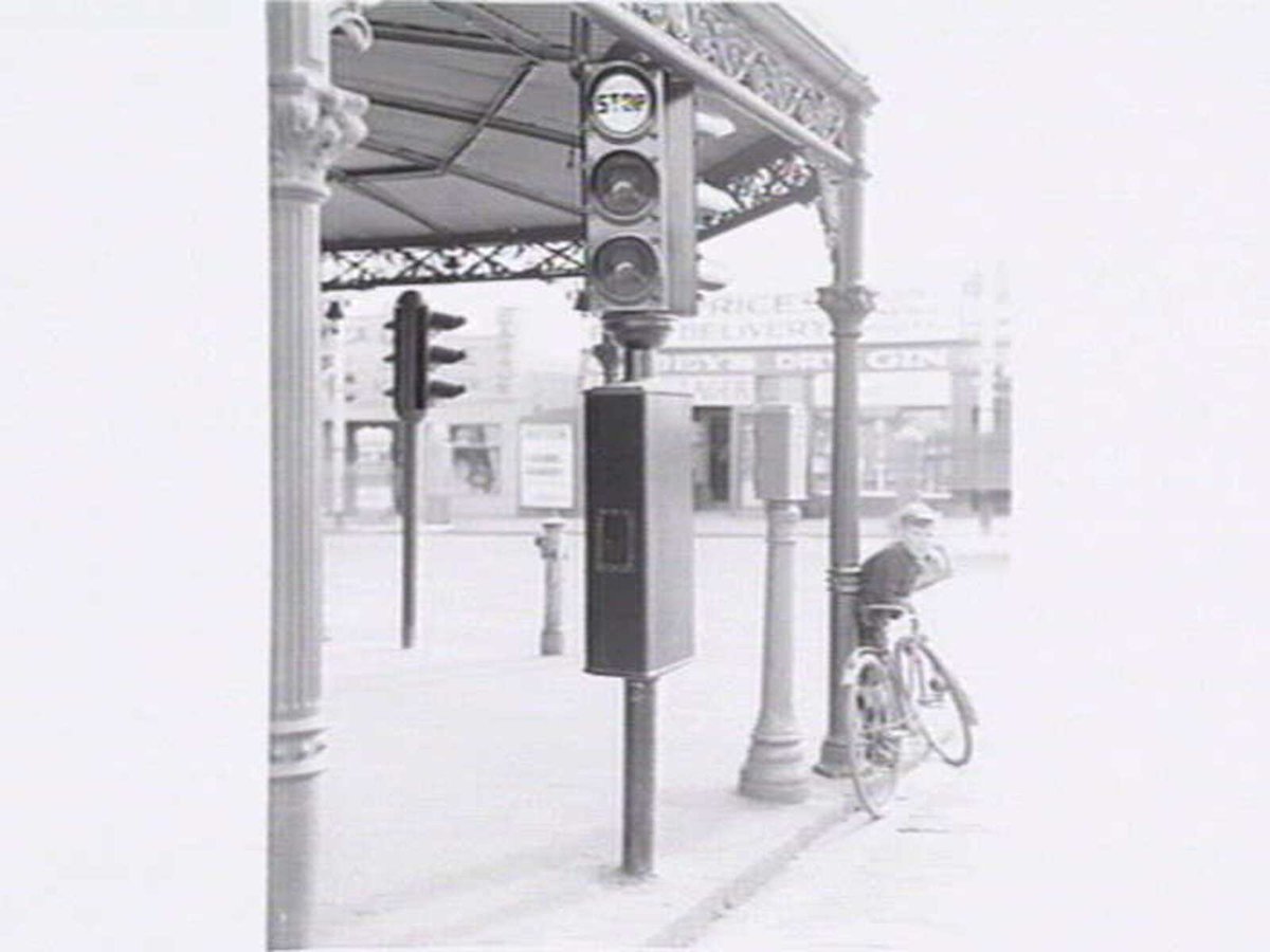 Traffic lights, Prahran (1935–43)