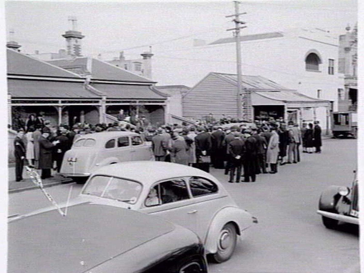 Executor's auction of a Victorian Terrace house at 88-102 Millswyn Street, South Yarra (c. 1940)