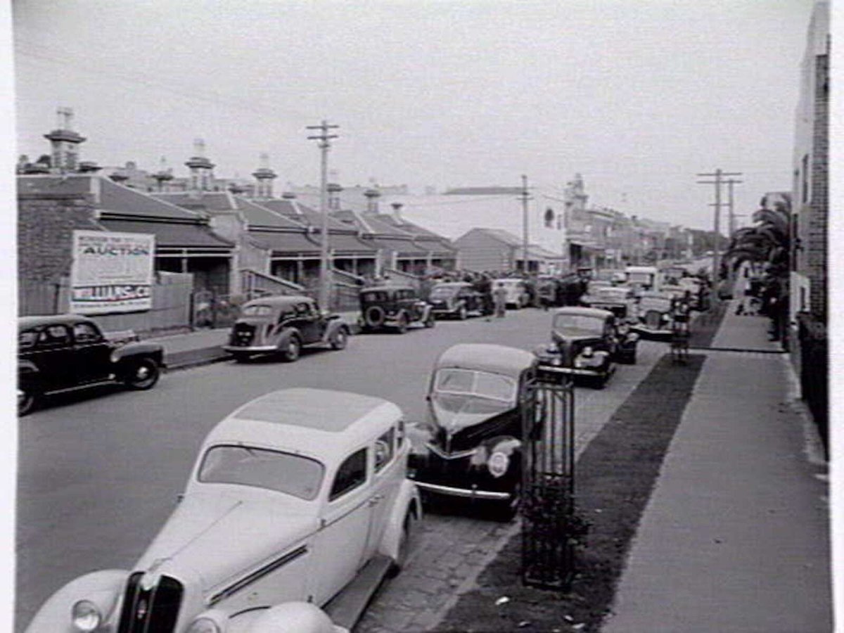 Executor's auction of a Victorian Terrace house at 88-102 Millswyn Street, South Yarra (c. 1940)