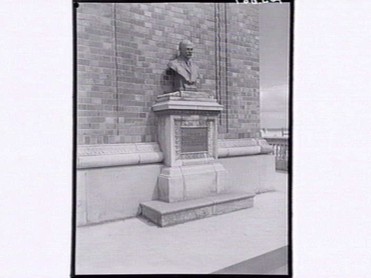 Catani Bust & plaque. St. Kilda, St Kilda (1950)