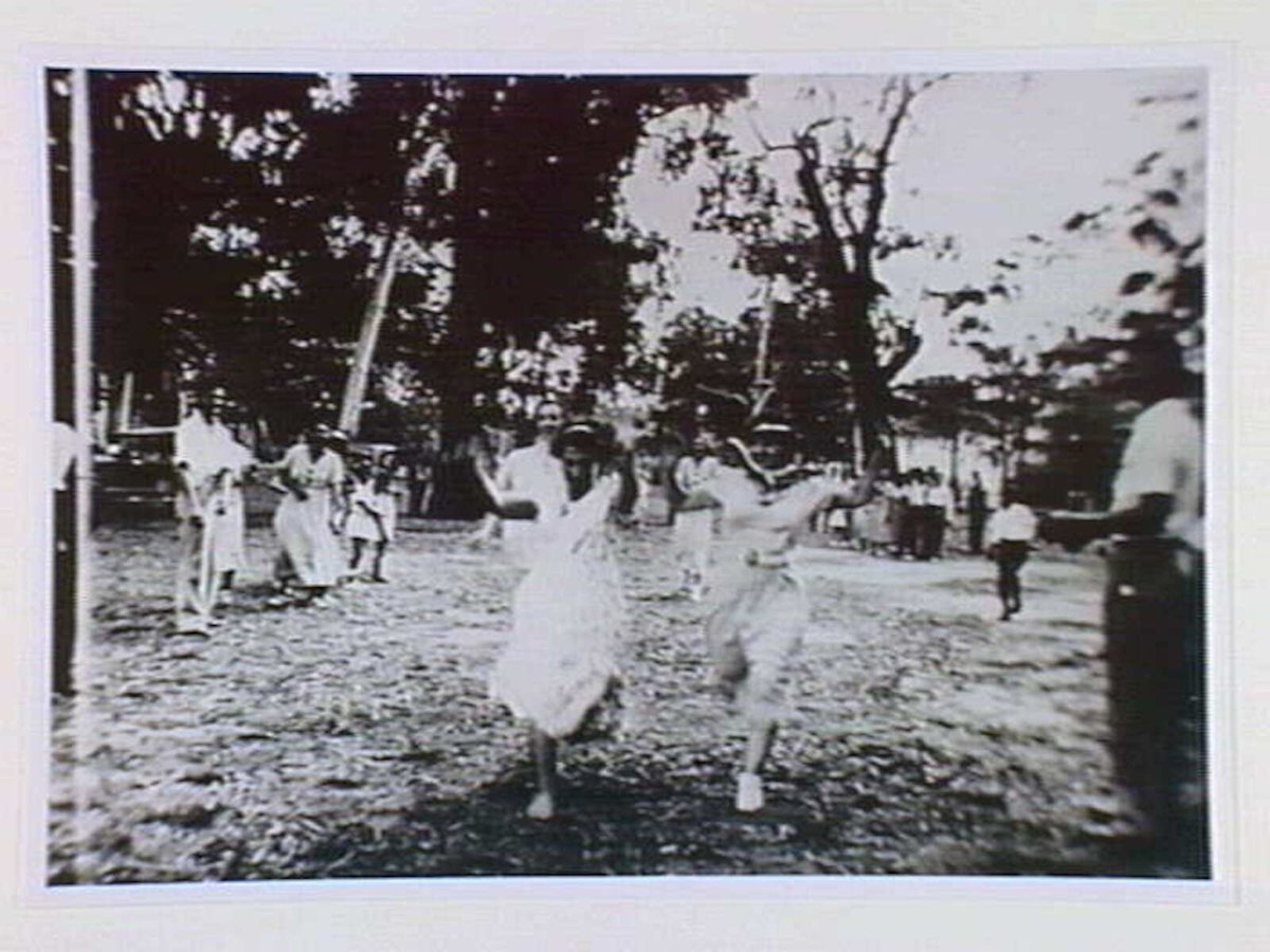 Amelia and Marjorie Saba at a picnic at Eltham, 1930s