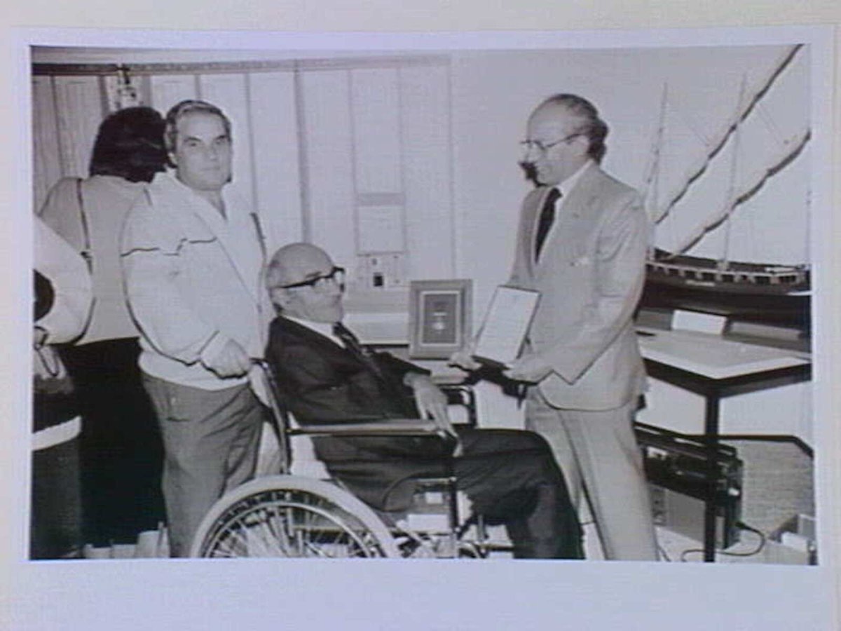 Anzac Day. 1989. Emmanuel Bugeja, a 1914-18 veteran with Nicholas Chircop, a veteran of 1939-45 (right). Melbourne (1914–89)