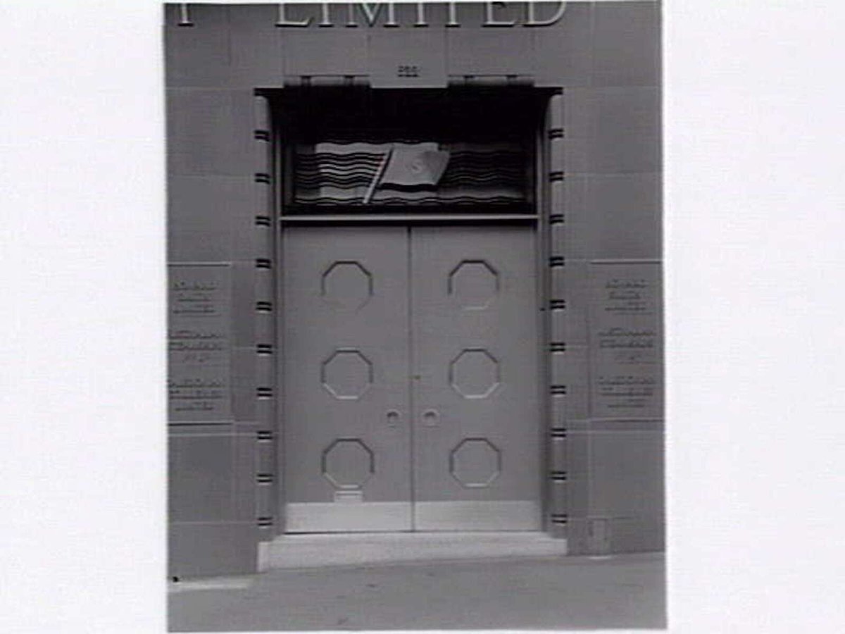 Bronze entrance doors to the offices of Howard Smith Ltd, Australian Steamships Pty Ltd and Caledonian Colleries, Ltd, shipping agents, at 522 Collins Street, Melbourne, Melbourne City (c. 1940)
