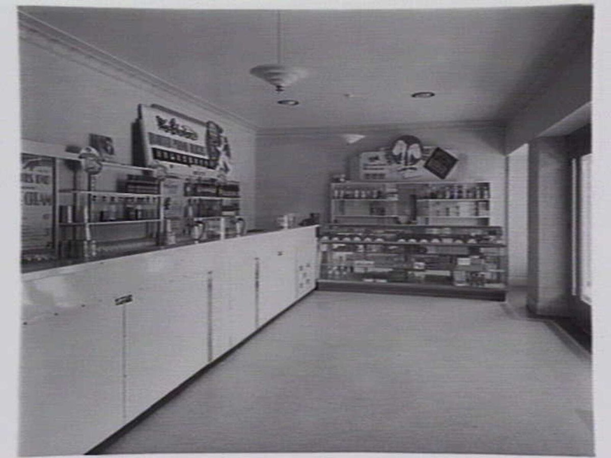 Lolly counter, possibly Dendy, Brighton (c. 1943)