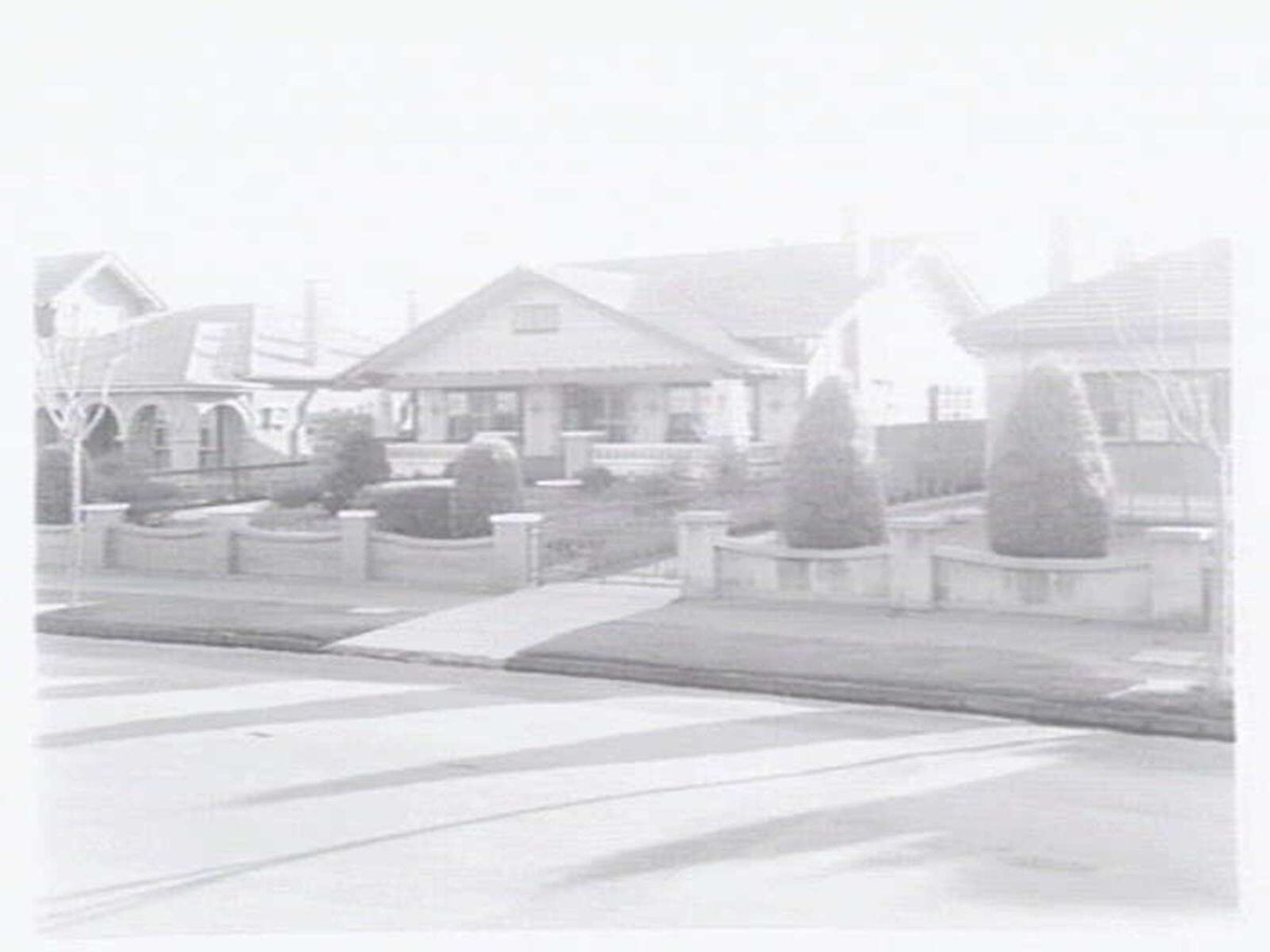 Street view of residences, possibly the "Golf Links" Estate, Camberwell (c. 1941)