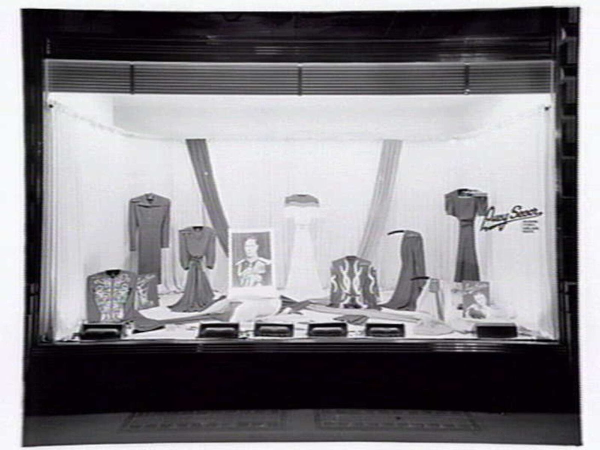 Lucy Secor Frocks, 280 Collins Street, Melbourne at night, Melbourne City (c. 1941)