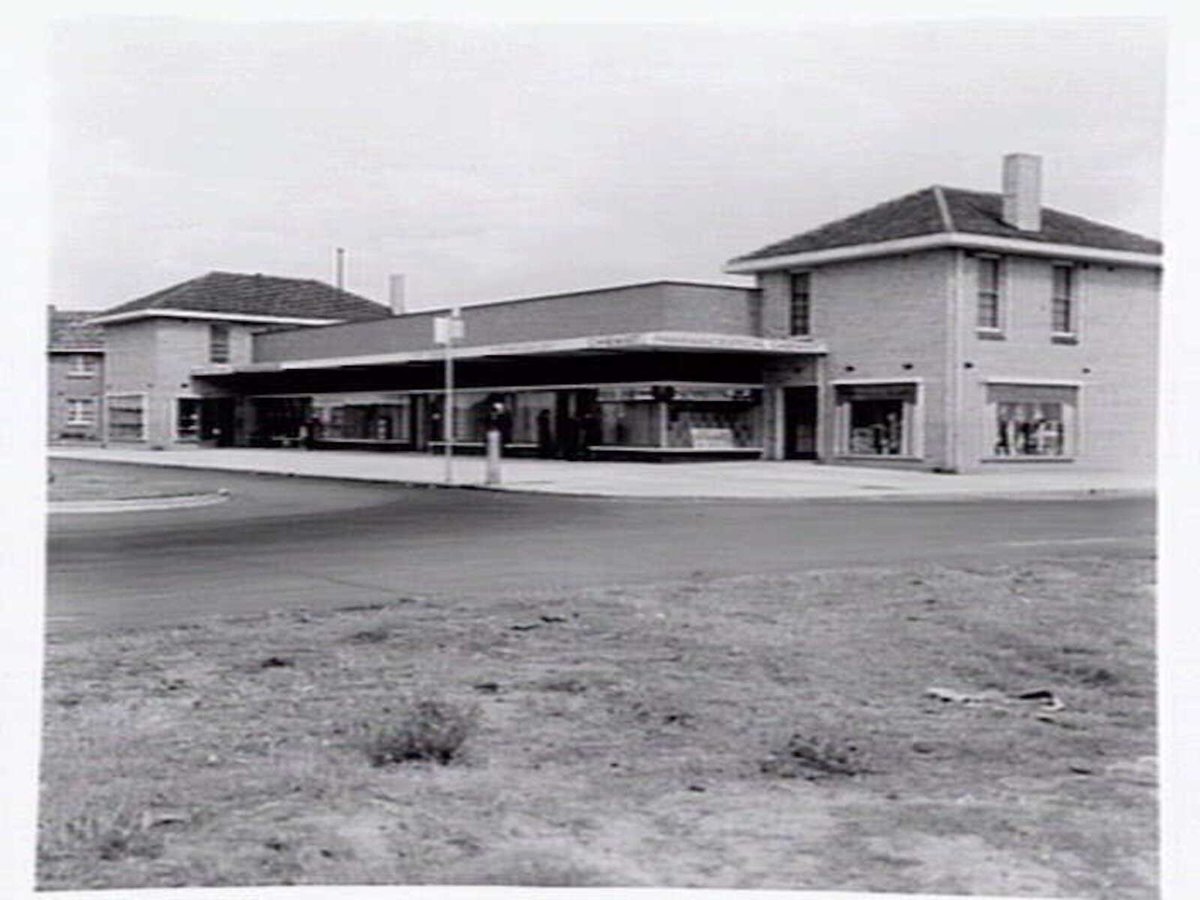 Shopping centre at Centre Avenue, Port Melbourne, with G. Rose, fruiterer at no. 19 and J.H. Hodges at no. 9 (c. 1942)