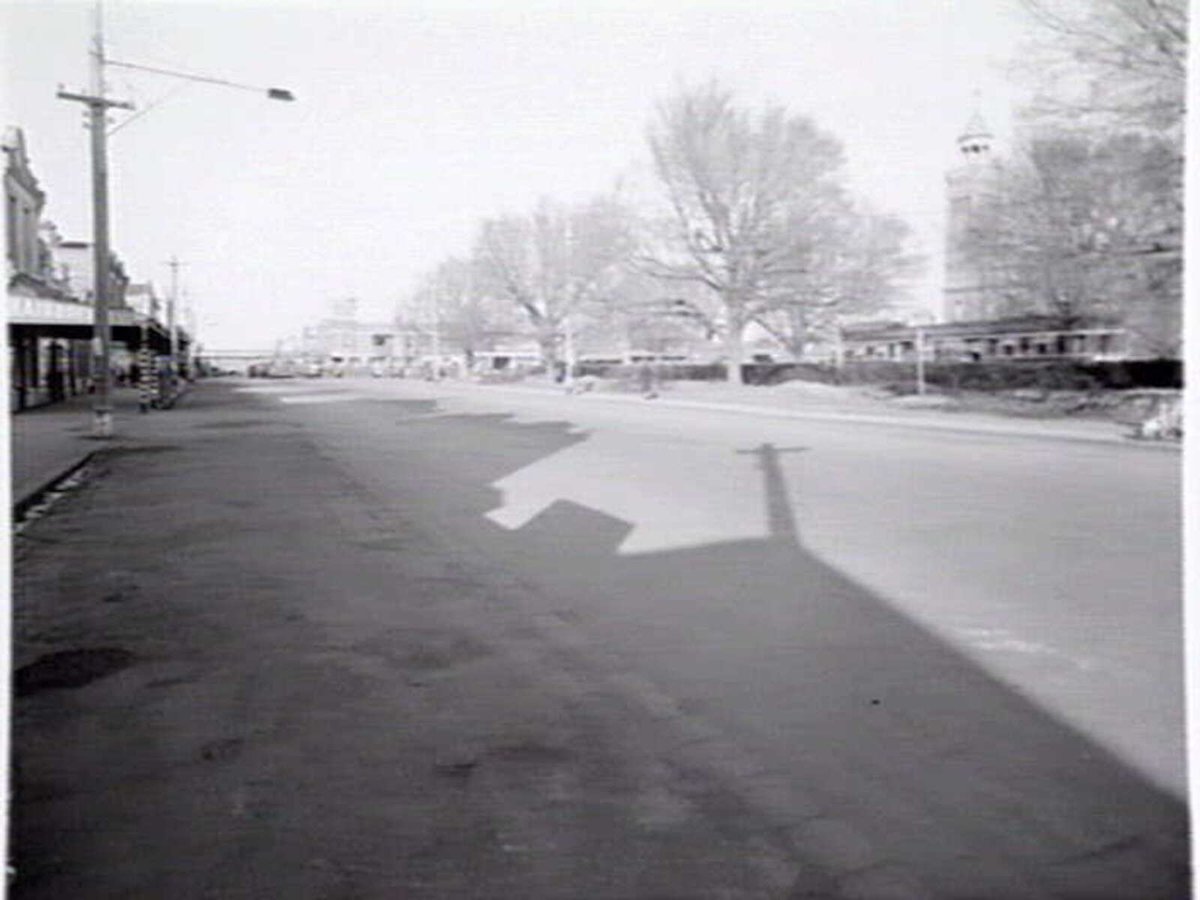 Victoria Parade, shows Angus Reserve, sign to Dr. Singleton's Homes for Women, East Melbourne (c. 1943)