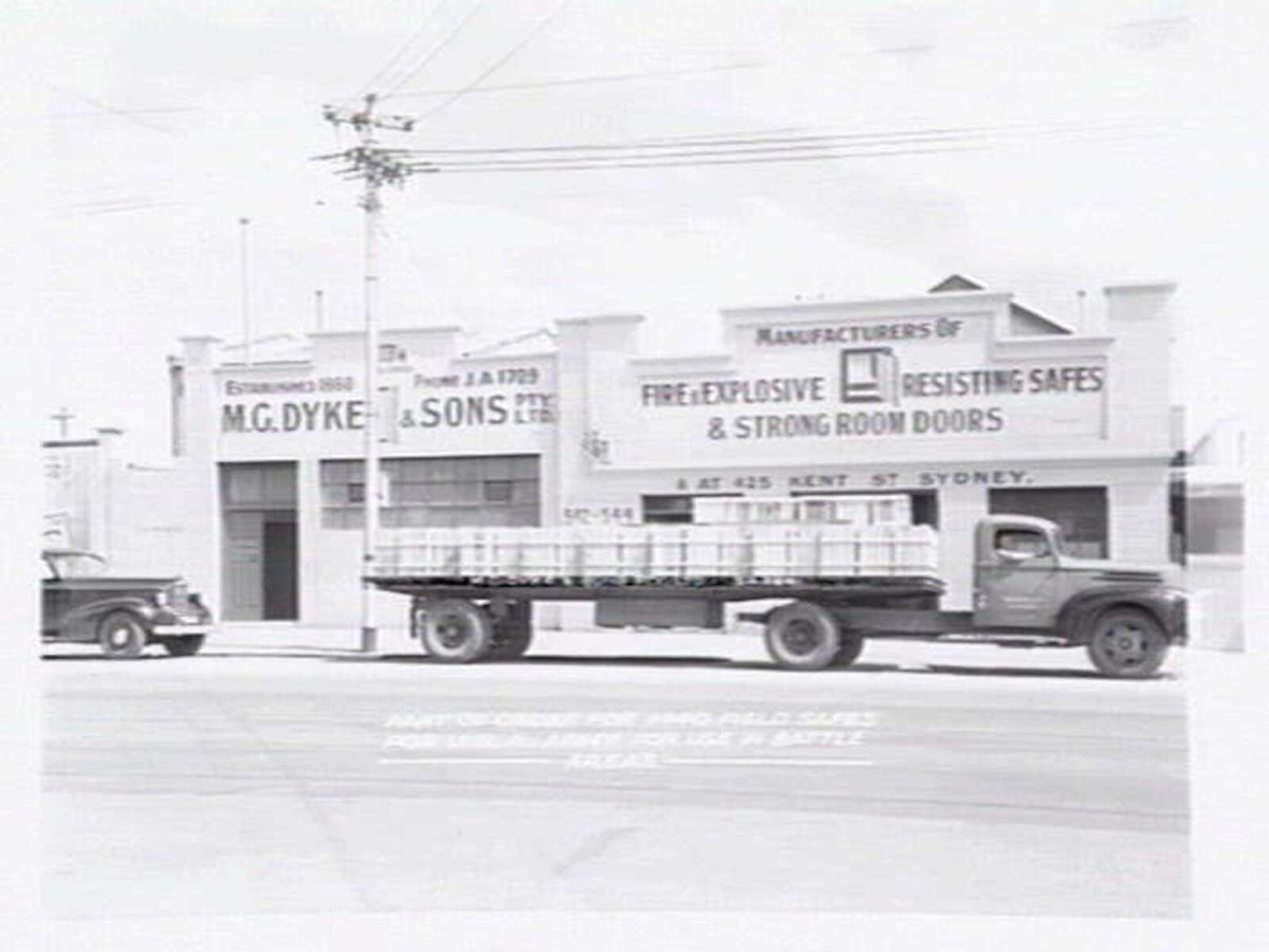 Exterior of M. G. Dyke and Sons Pty. Ltd., Safes, 542 Bridge Road, Richmond (c. 1945)