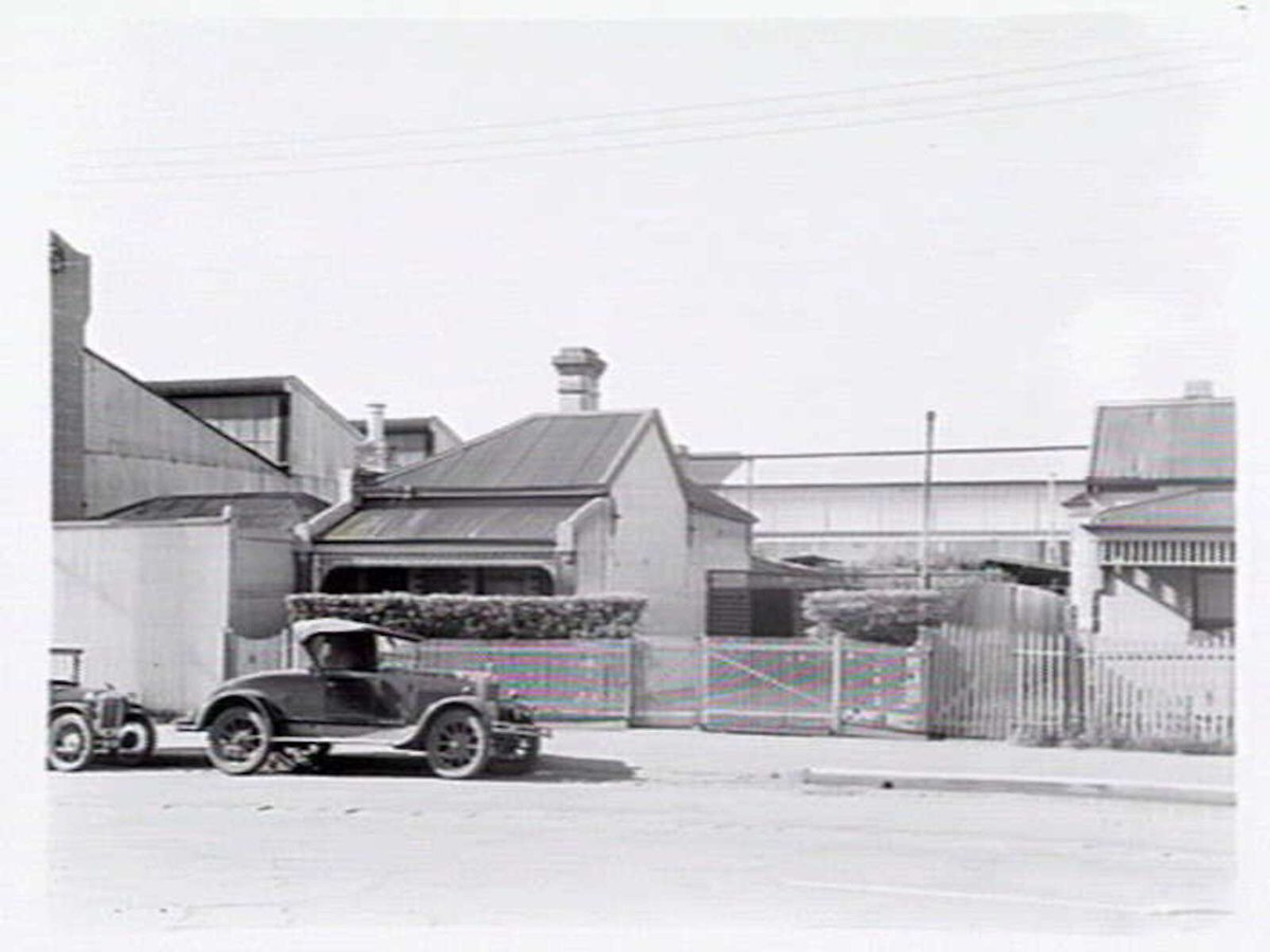 Single front, semi-detached terrace house in Union Street, Brunswick, near Gordon Bros. P/L (c. 1947)