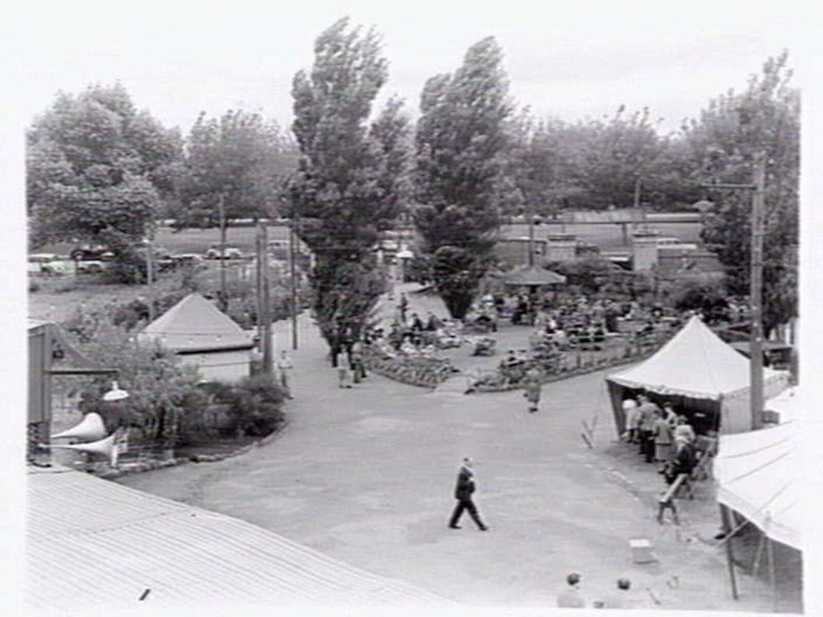 Gardening exhibition at Silver Birch Nurseries, Camberwell (1947)