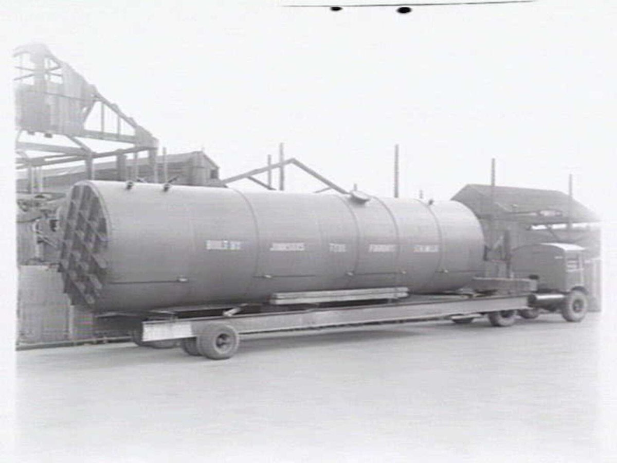 Johnston's Tyne Foundry, South Melbourne, tank on semi-trailer (1948)