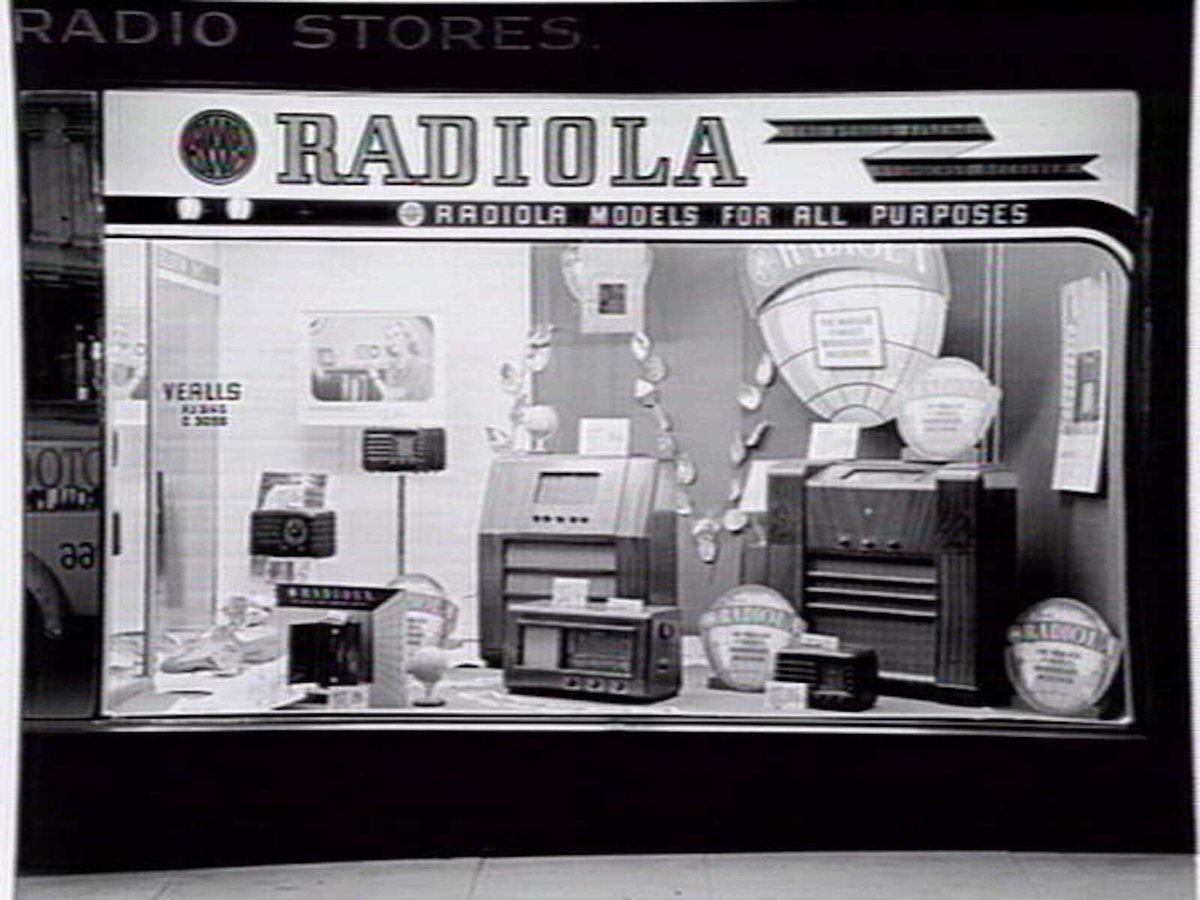 Vealls Pty. Ltd., 243 Swanston St. Melbourne. Radiola window display, Melbourne City (1948)