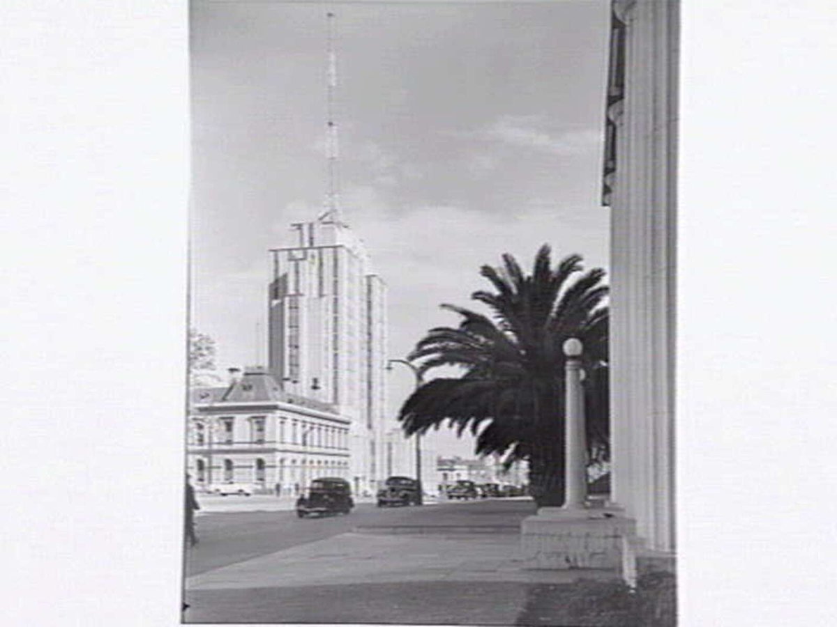 Russell St., Police Headquarters, from outside Emily McPherson College of Domestic Economy, Melbourne City (1948)