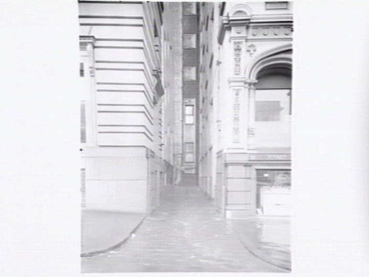 Laneway on corner of Market St., between Colonial Mutual Chambers at 64 Market St. and AMP Chambers at 419-425 Collins St., Melbourne, Melbourne City (1949)