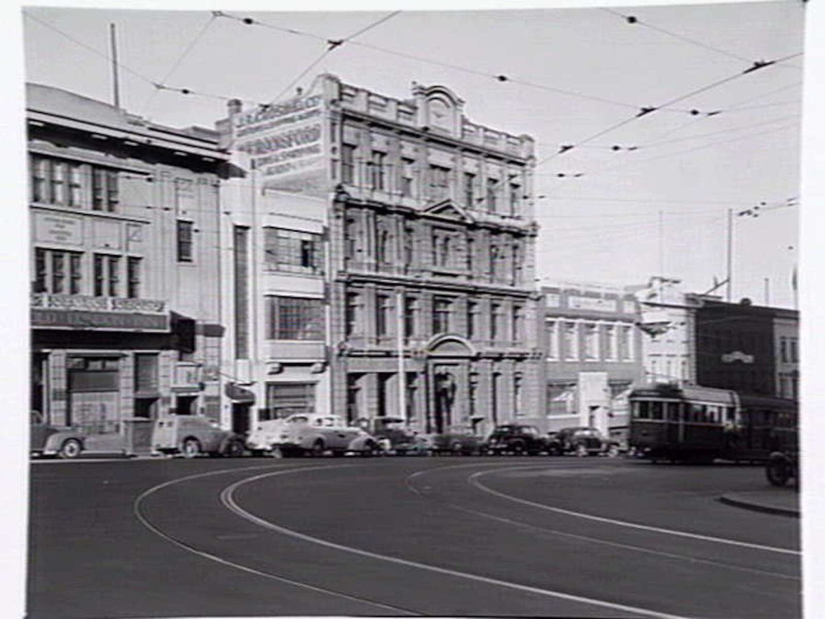 Market St., from Flinders Lane, showing the Old London Inn at 34 Market St., Melbourne, Melbourne City (1949)