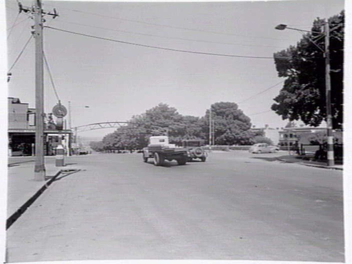 Intersection of Victoria Pde. and Smith St., Collingwood (c. 1949)