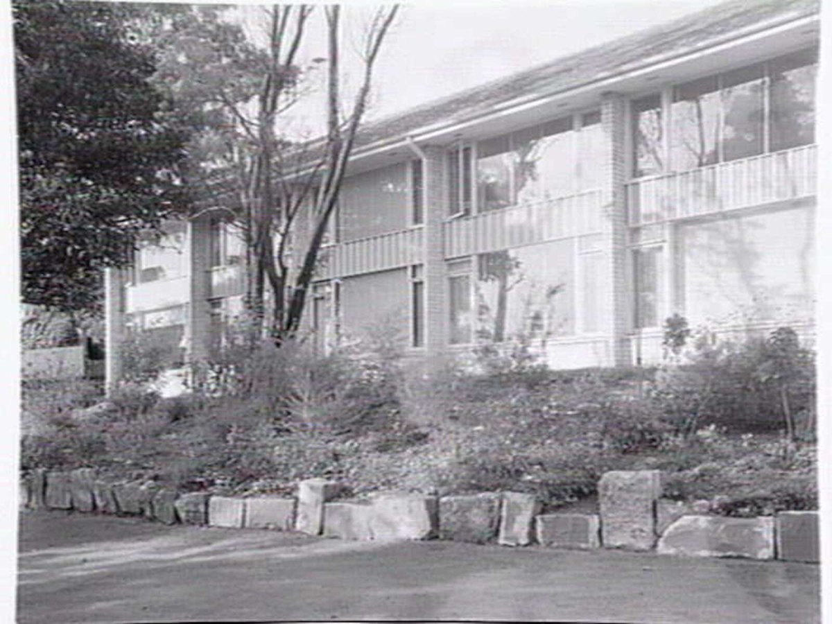 Exterior of "Hillstan" flats, Nepean Highway, East Brighton, designed by Frederick Romberg, Brighton East (c. 1953)