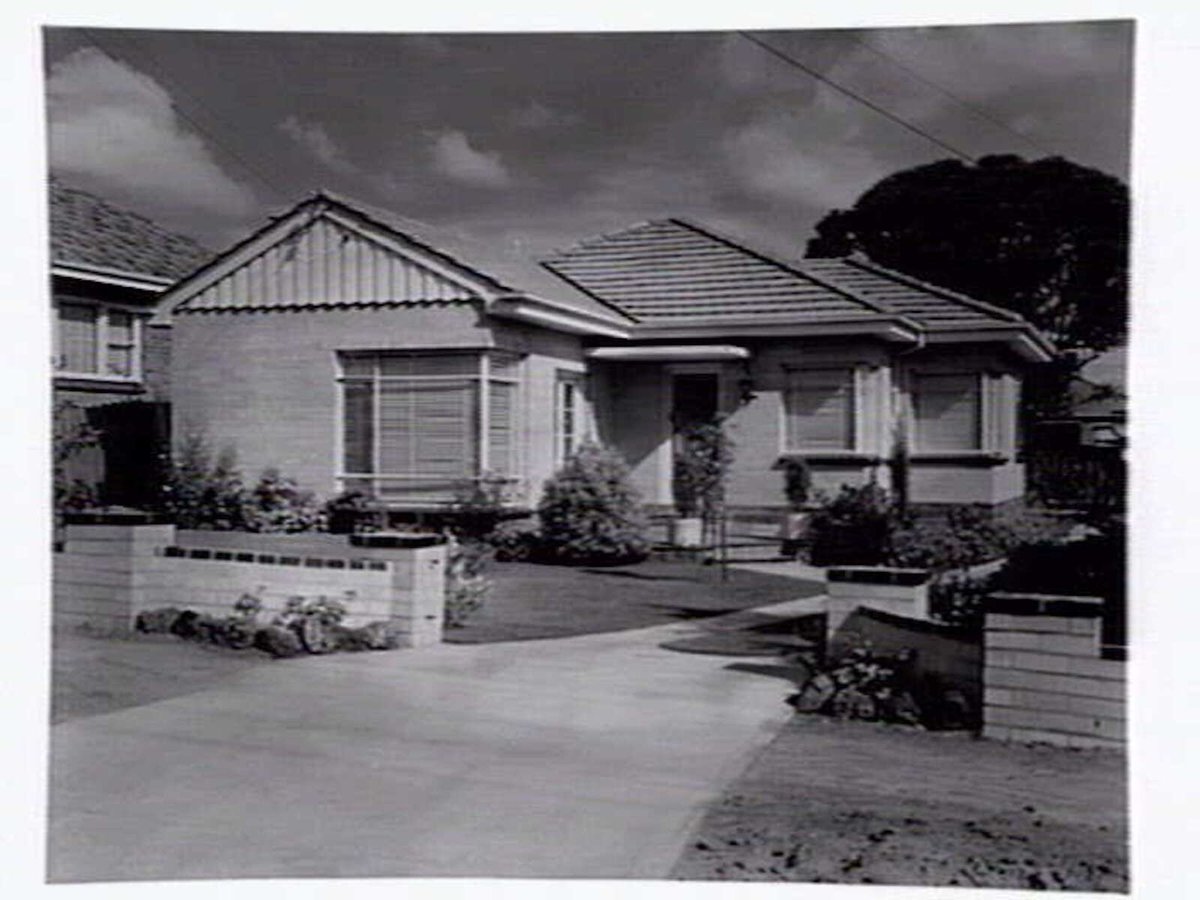 Private residence, Marshall (name of owner?) Chadstone Road, East Malvern, Malvern East (c. 1953)