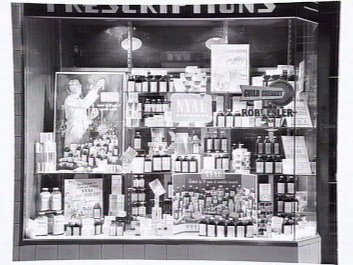 Robert Esler, chemist, 553 Station Street, Box Hill (c. 1953)