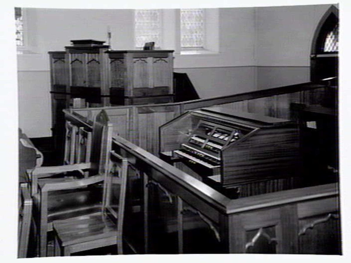 Console of the organ in St. Andrew's Presbyterian Church, Footscray (c. 1954)