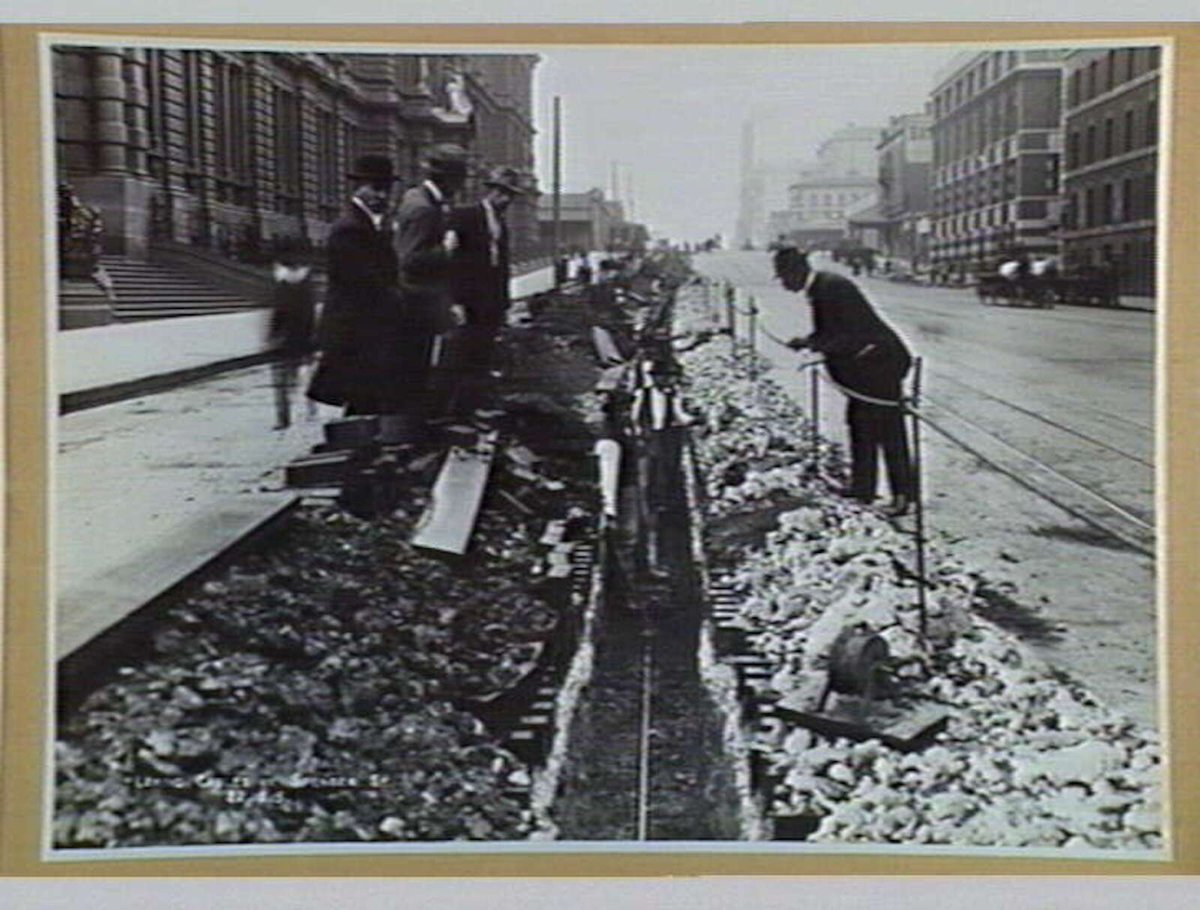 Laying Cables in Spencer St, Melbourne City (1915)