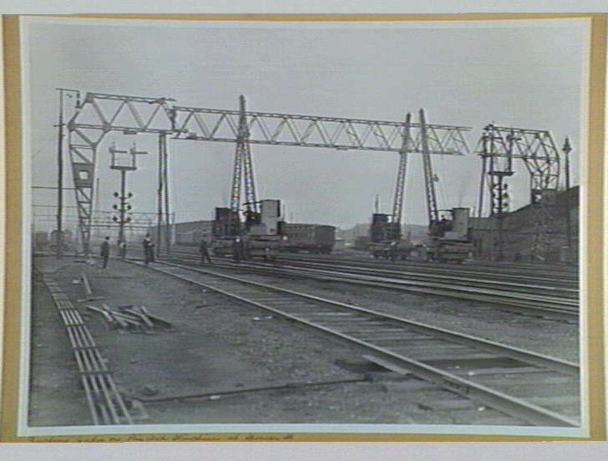 Erecting Girder on Pin Arch Structure at Spencer St, Melbourne City (1914–16)