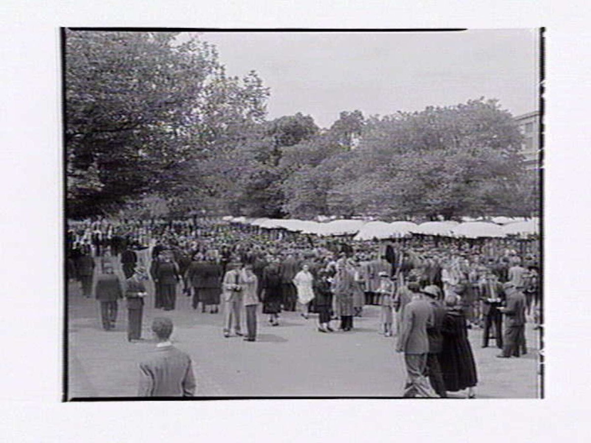 Large crowd at Flemington Racecourse (1949)