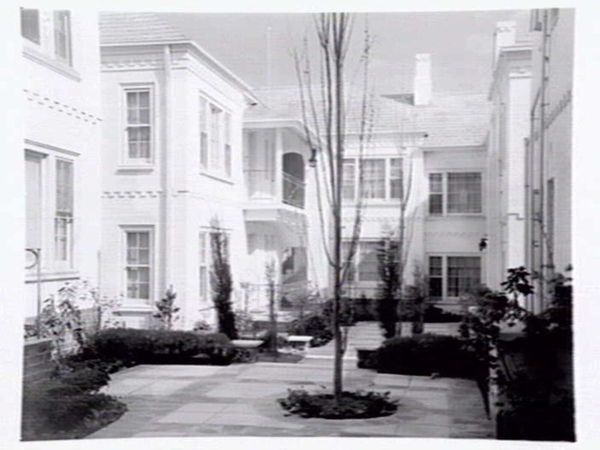 Medlow' apartments showing inner courtyard and exterior from street, Canterbury Road, Toorak, Vic (1938–44)