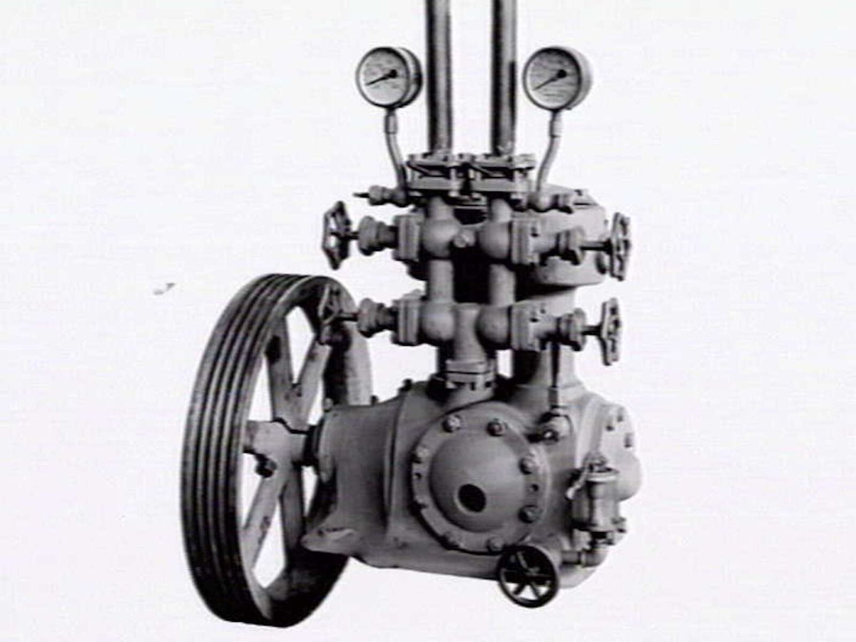Machines with pipes, valves and pressure gauges, made by Gordon Bros., Engineers, Brunswick (1940–46)