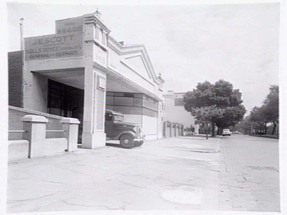 Exterior of workshop, J.E. Scott, Rolls Royce specialist, 348 St. Kilda Rd., Melbourne, Melbourne City (c. 1947)