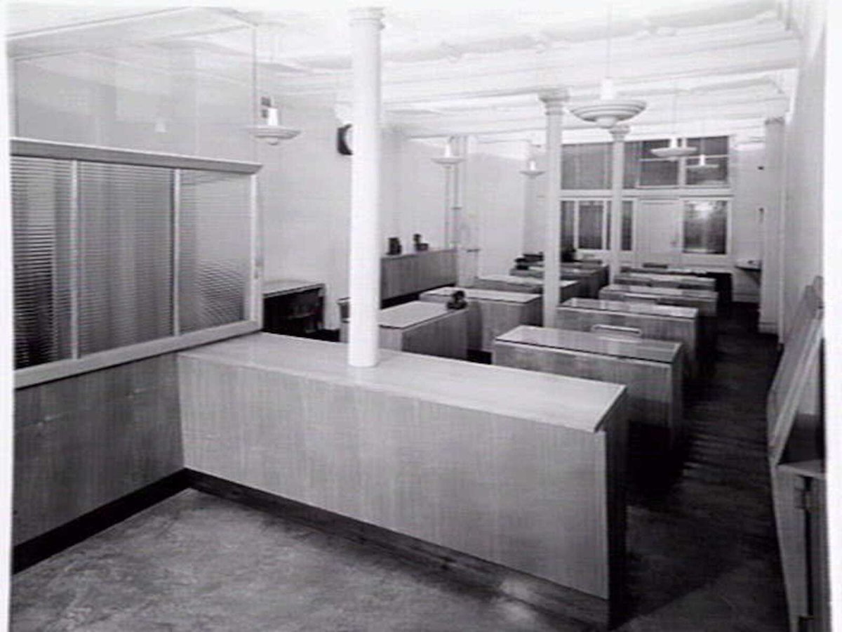 J. E. Hunt and Co., tobacco merchants, 28-30 Queen St, Melbourne City (1948)