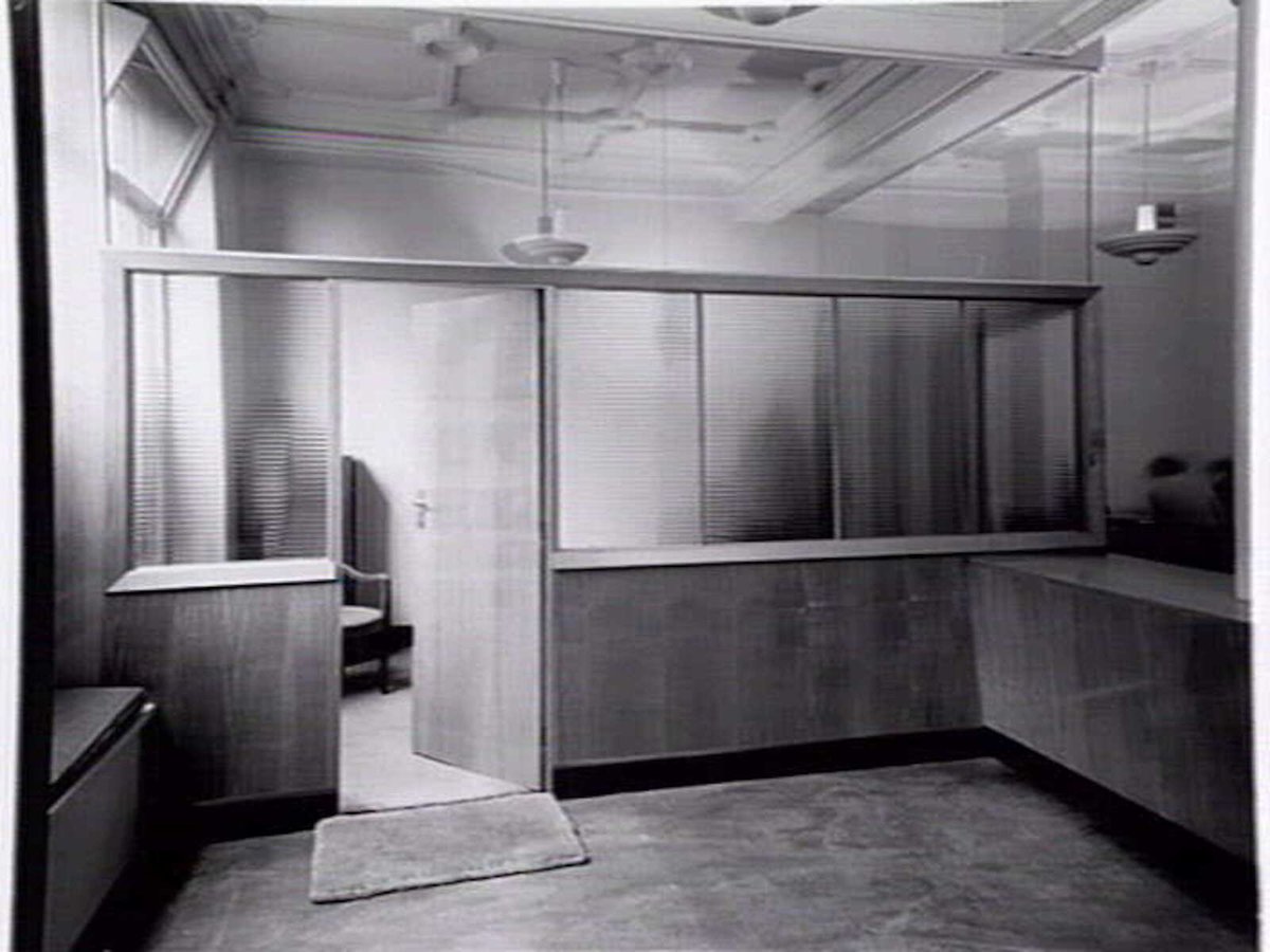 J. E. Hunt and Co., tobacco merchants, 28-30 Queen St, Melbourne City (1948)