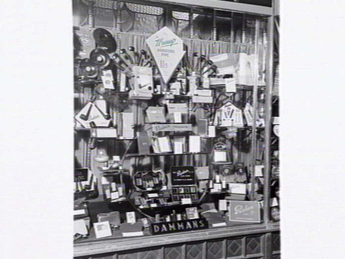 Shop window of Dammans the Tobacconist, 221-3 Collins St., Melbourne, Melbourne City (1948)