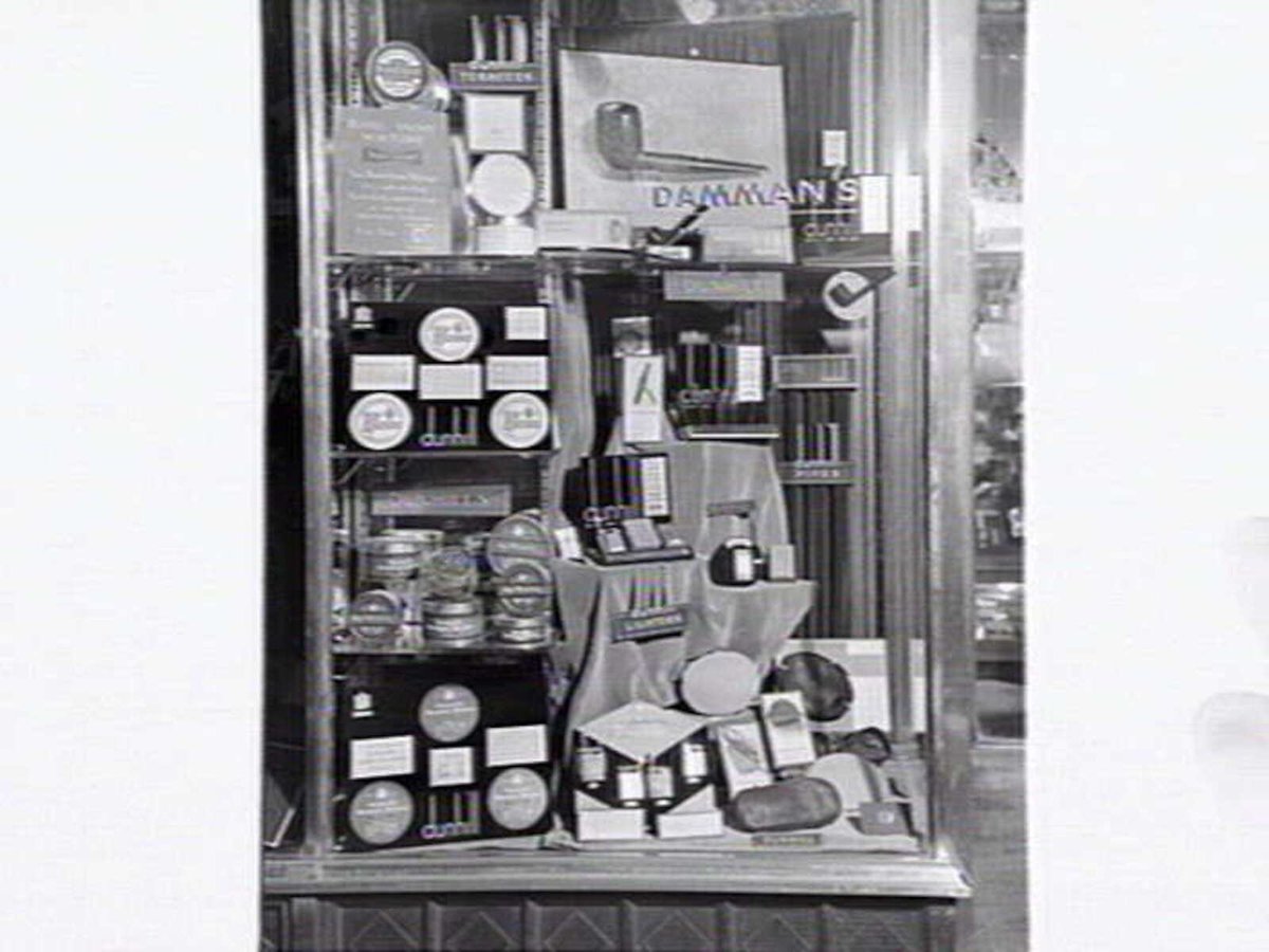 Shop window of Dammans the Tobacconist, 221-3 Collins St., Melbourne, Melbourne City (1948)