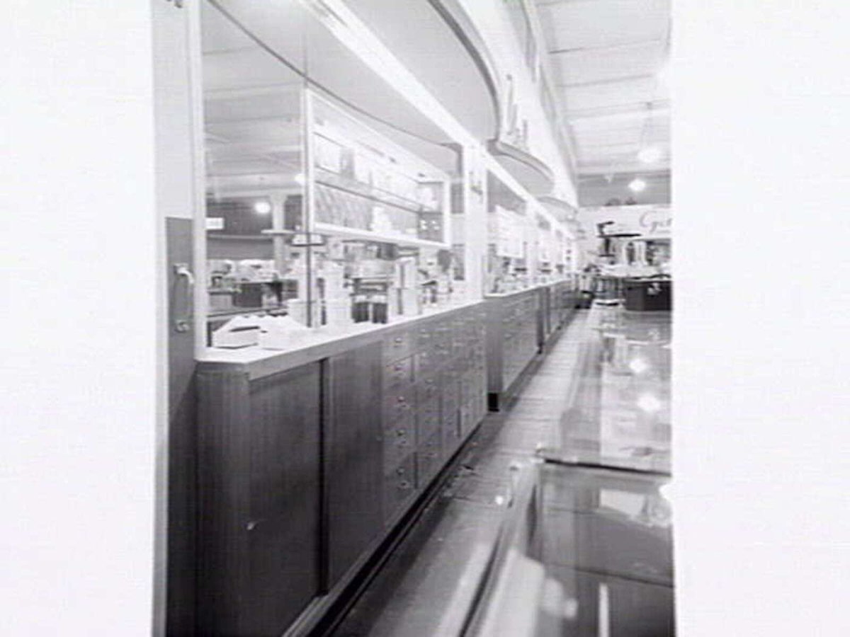 Cosmetics counter, The Mutual Store, 256 Flinders St., Melbourne, Melbourne City (1948)