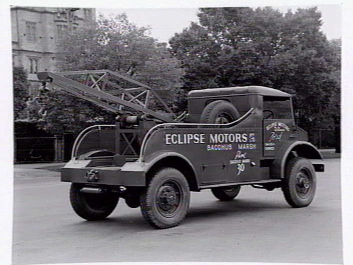 Eclipse motors, Bacchus Marsh. Tow truck outside Queens College, Melbourne University, College Cresc., Carlton, Parkville (1949)