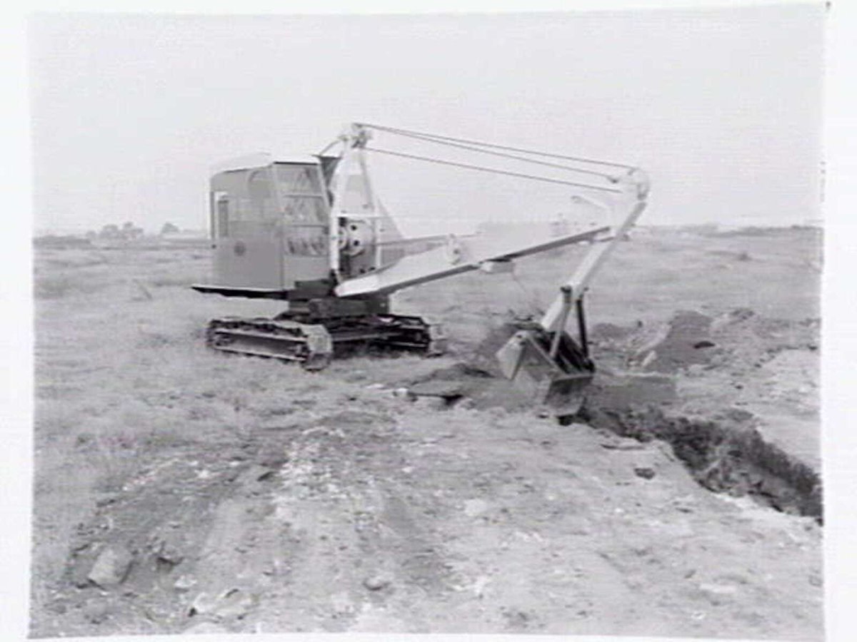 Ruston & Hornsby front end loader excavating a building site, Port Melbourne (1949)