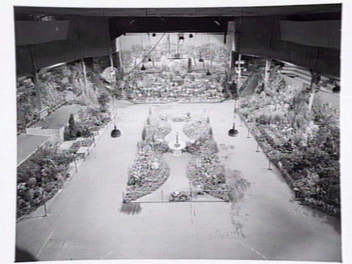 1949 Flower Show, central display by C.H. Isaac, nurseryman of 1068 Dandenong Rd., Carnegie
