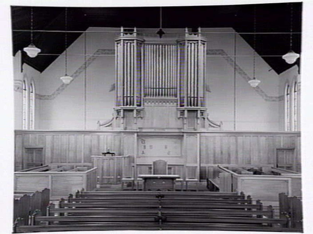 Peace Memorial Pipe Organ at Baptist Church, Footscray, showing pews, pulpit and altar (1949)