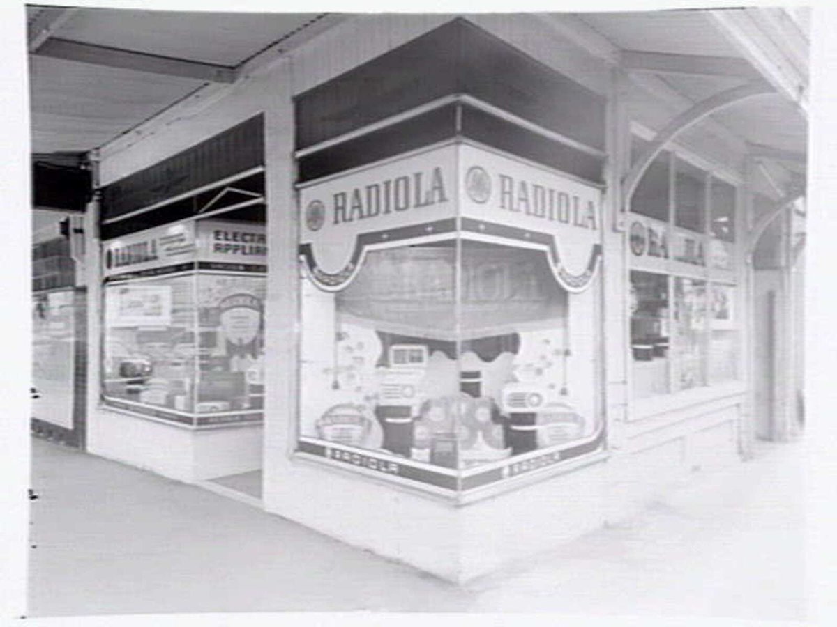 Suburban electric appliance retailer, possibly Wetzler's Radio, 827 Burke Rd., Camberwell (c. 1950)
