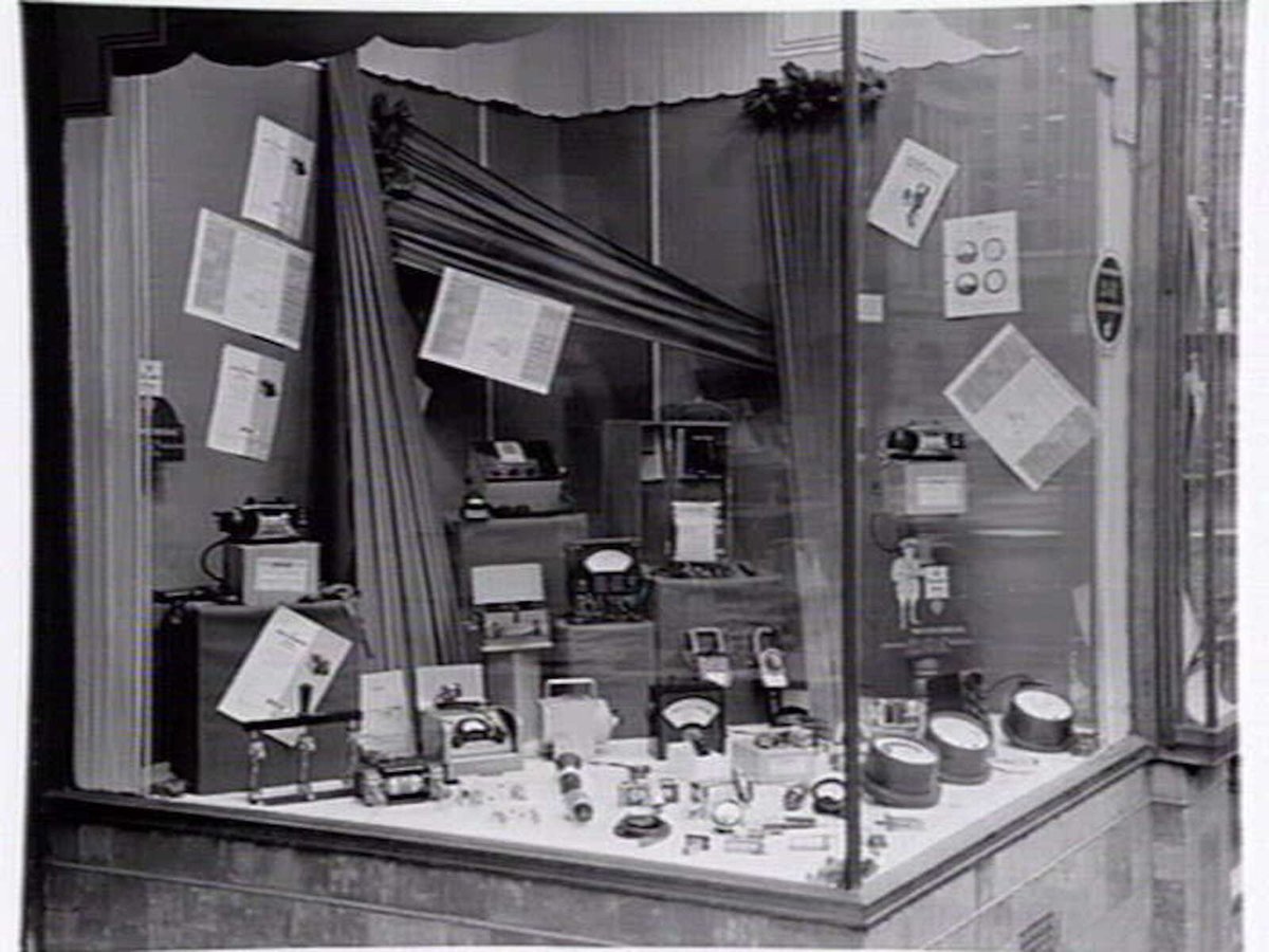 Display windows at British General Electric (BGE) store, Magnet House, 388 Bourke Street, Melbourne, Melbourne City (1949–55)