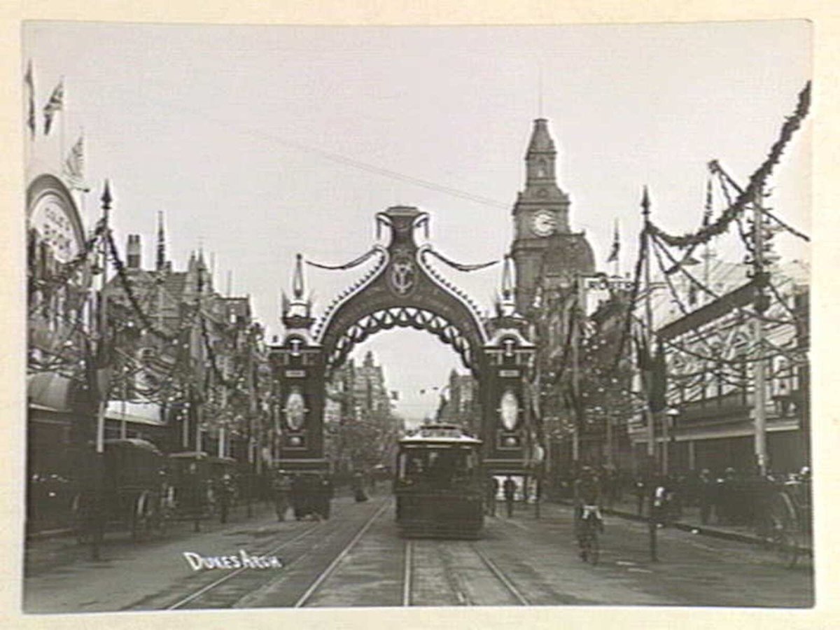 Dukes Arch [Bourke Street, west from Swanston Street], Melbourne City (1939)