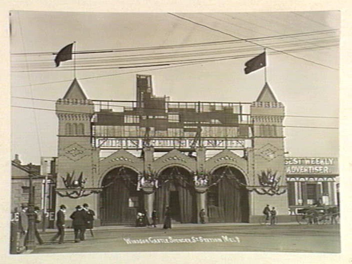 Windsor Castle. Spencer St. Station Melb. [i.e. Melbourne], Melbourne City (1939)