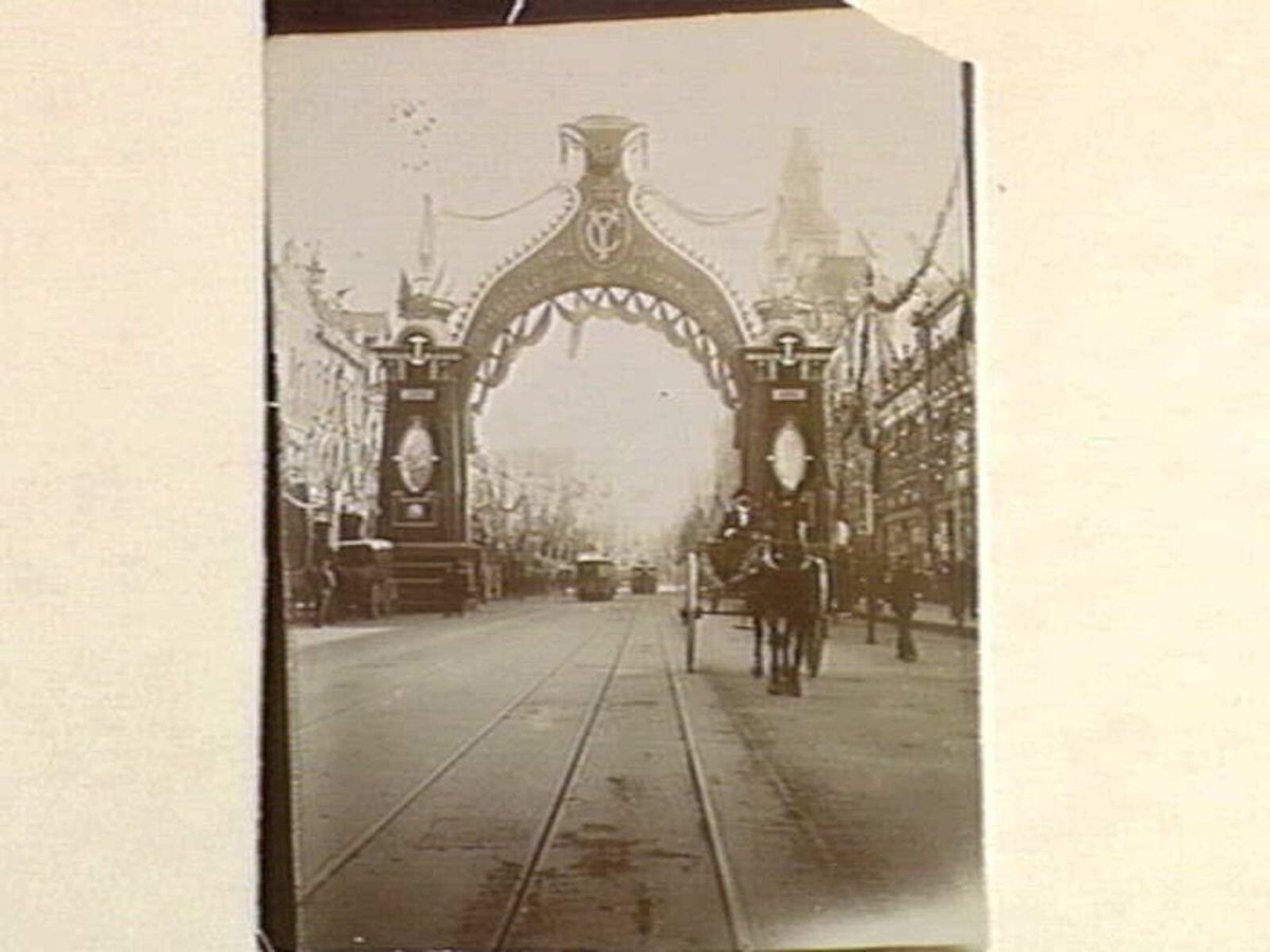 Bourke Street, looking to Parliament House, East Melbourne (c. 1901)