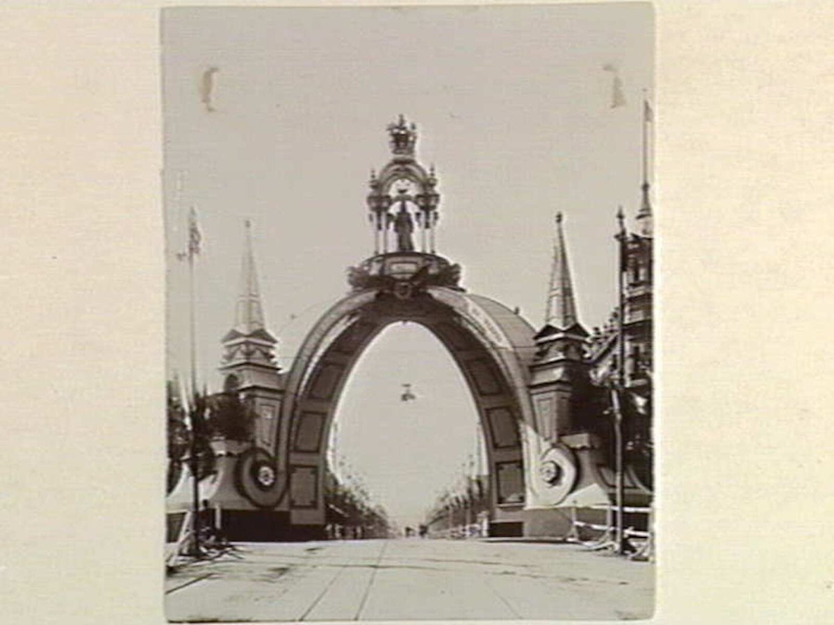Looking east from Collins and Russell Street corner, Melbourne City (c. 1901)
