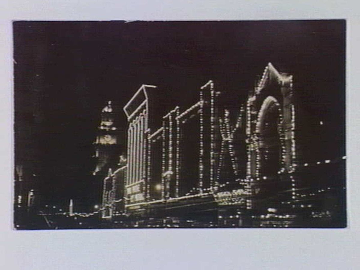 Bourke Street, Melbourne, showing Buckley & Nunn's and Post Office clock, Melbourne City (1913–31)